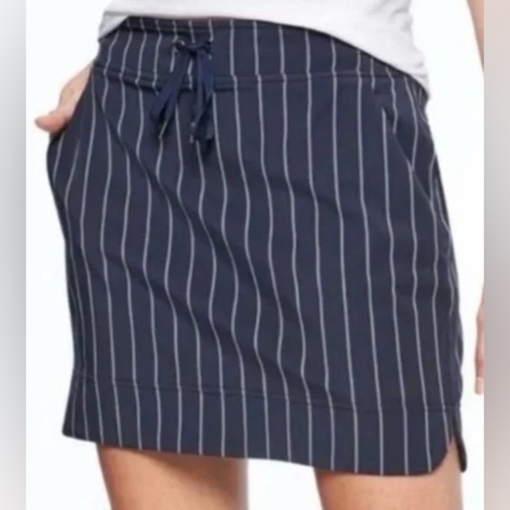 Athleta Midtown Mousture Wicking Navy Pinstripe Skort